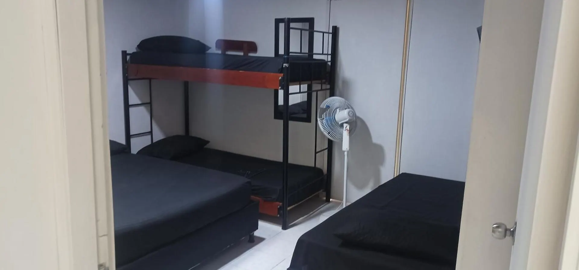 Guest house Hea Hospedaje Cerca Al Estadio Y La 70 Hotel Medellin Colombia