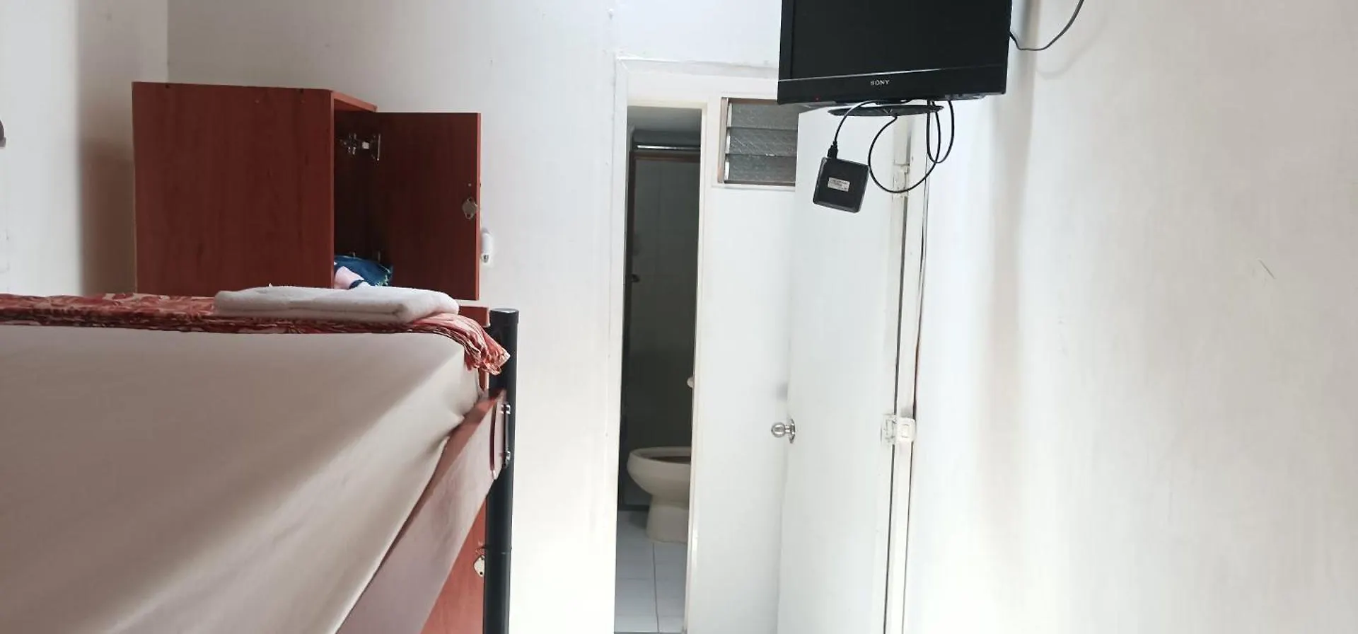 Guest house Hea Hospedaje Cerca Al Estadio Y La 70 Hotel Medellin