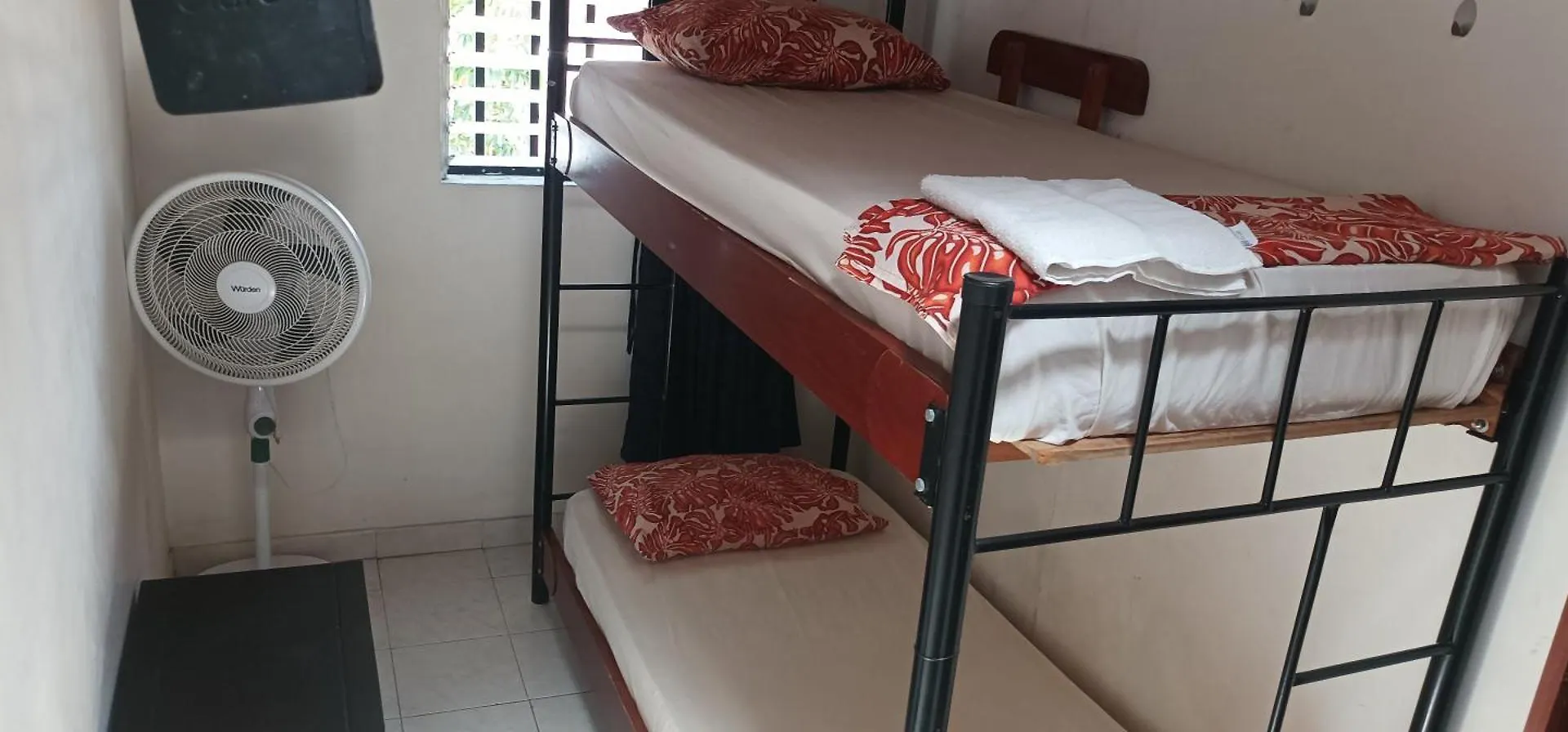 Guest house Hea Hospedaje Cerca Al Estadio Y La 70 Hotel Medellin
